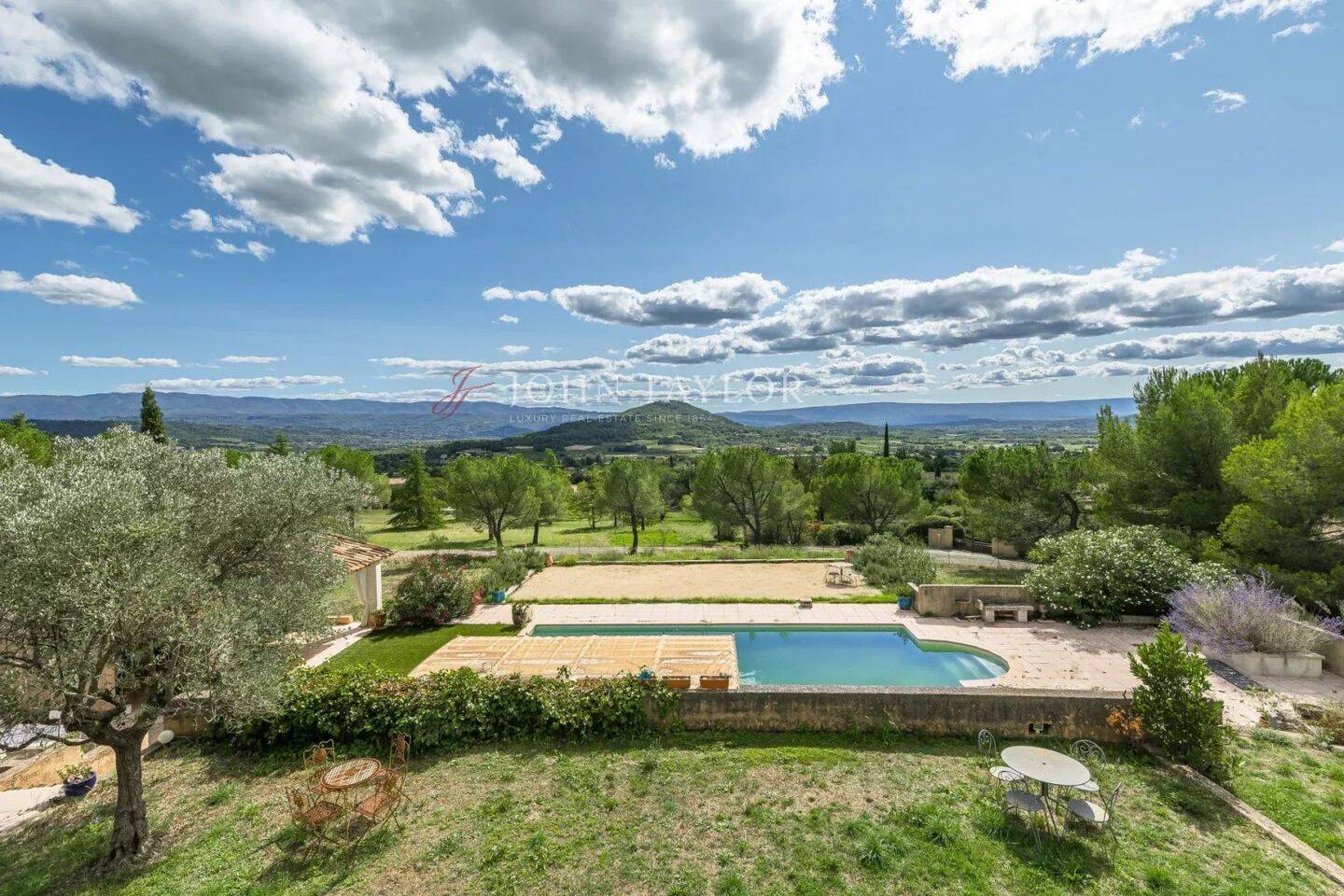 Maison à vendre, 335m², SAINT SATURNIN LES APT