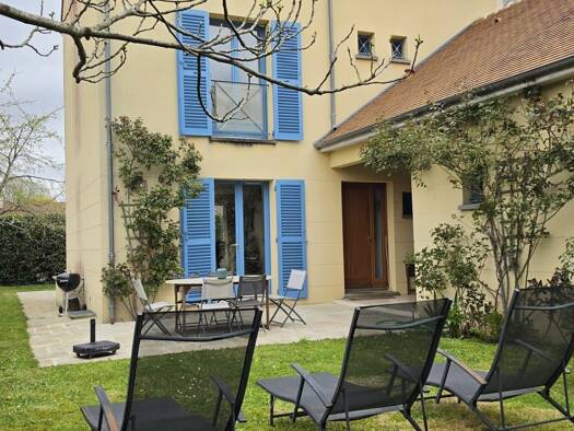 Maison à vendre - Première occupation 1 120 000 € 9 pièces 6 chambres 180 m² 450 m² de terrain Les Loges-en-Josas 78350