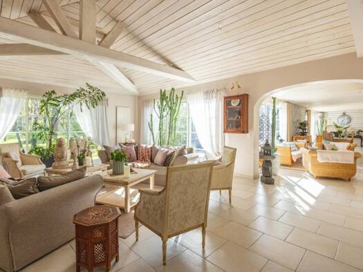 Maison de plain-pied à vendre 1 092 000 € 8 pièces 5 chambres 287 m² 2 800 m² de terrain Sud Est Basse-Goulaine 44115