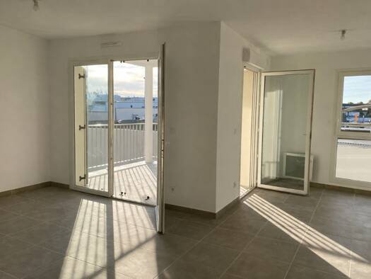 Appartement à louer 732 € 3 pièces 2 chambres 58 m² 1er étage Zone Industrielle Arles 13200