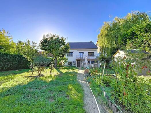Maison à vendre 300 000 € 6 pièces 5 chambres 140,7 m² 661 m² de terrain Melun 77000