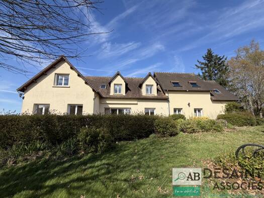 Maison à vendre 485 000 € 8 pièces 6 chambres 272 m² 2 680 m² de terrain Pierre-Levée 77580