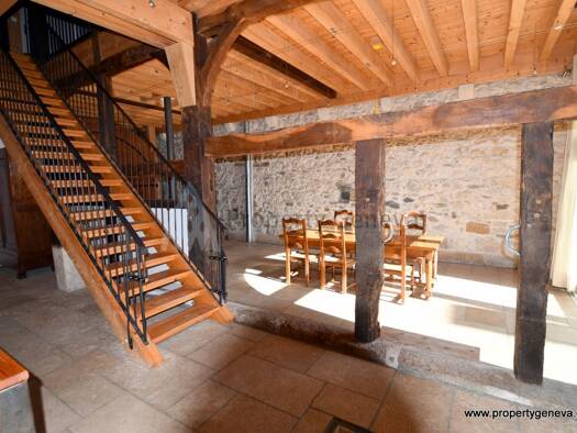 Maison à louer 3 500 € 9 pièces 6 chambres 233 m² Thoiry 01710