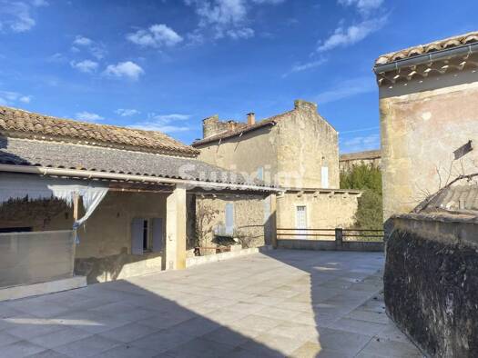 Immeuble à vendre 195 000 € 110 m² Cavillargues 30330