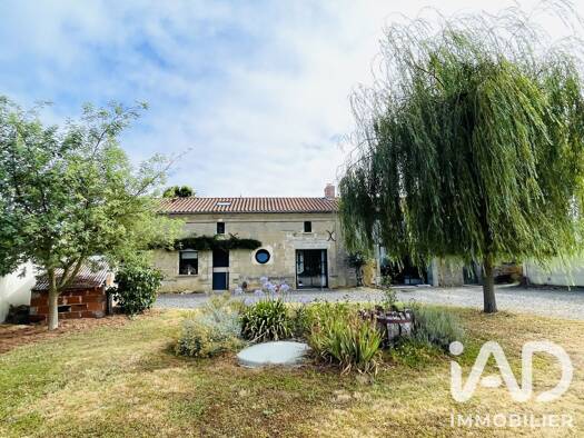 Maison à vendre 329 000 € 8 pièces 3 chambres 150 m² 1 849 m² de terrain Lys-Haut-Layon 49310