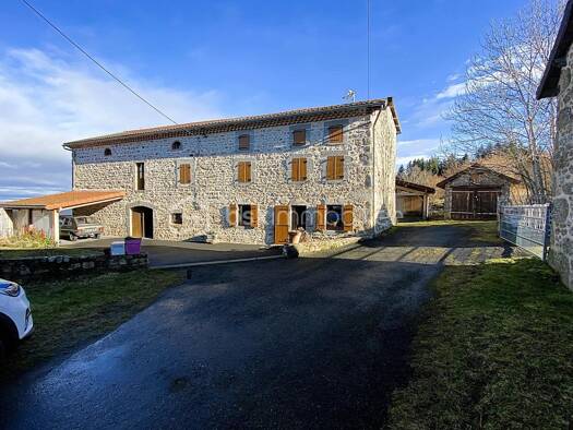 Ferme à vendre 232 000 € 5 pièces 3 chambres 190 m² Josat 43230