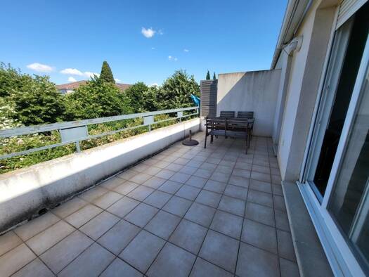 Appartement à louer 990 € 3 pièces 2 chambres 64 m² 1er étage Les Aires de la Dîme Salon de Provence 13300