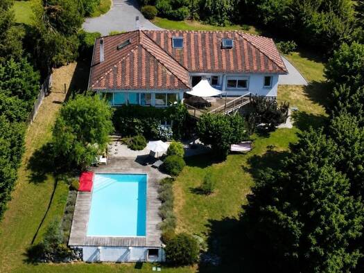 Villa à vendre 2 300 000 € 7 pièces 6 chambres 380 m² 3 397 m² de terrain Collonges-sous-Salève 74160