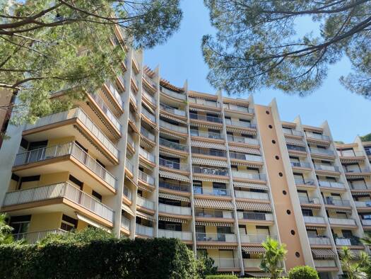 Appartement à louer 895 € 2 pièces 1 chambre 46 m² Étage 2/7 Mandelieu la Napoule 06210