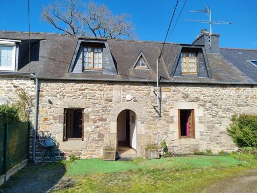 Maison à vendre 128 400 € 3 pièces 2 chambres 67 m² 1 246 m² de terrain Bourbriac 22390