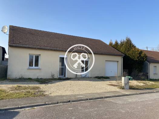 Maison de plain-pied à louer 850 € 5 pièces 3 chambres 82,4 m² 450 m² de terrain Mailly-le-Camp 10230