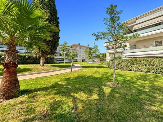 Appartement à vendre 210 000 € 2 pièces 40,01 m² RDC/3 La Bocca Nord Cannes 06150