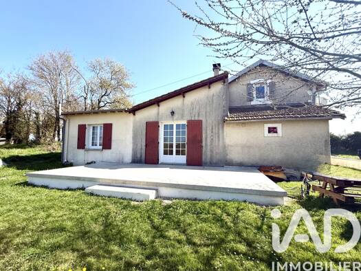 Maison à vendre 163 500 € 7 pièces 4 chambres 134 m² 4 322 m² de terrain Melle 79500
