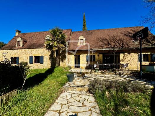 Maison à vendre 495 000 € 7 pièces 5 chambres 228,11 m² 12 138 m² de terrain Saint-Cirq-Madelon 46300