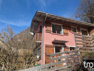 Maison à vendre 210 000 € 3 pièces 2 chambres 49 m² 20 m² de terrain Taninges 74440