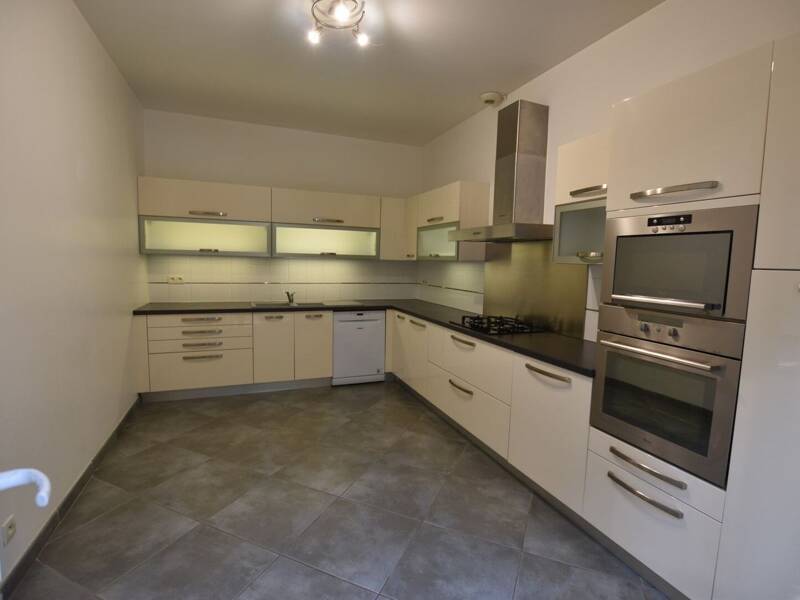 Maison à louer, 141m², MARSEILLE 8E