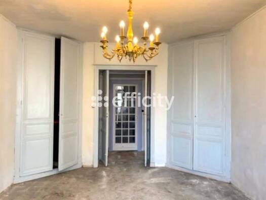 Maison de ville à vendre 246 100 € 9 pièces 6 chambres 354 m² 4 000 m² de terrain Mirambeau 17150