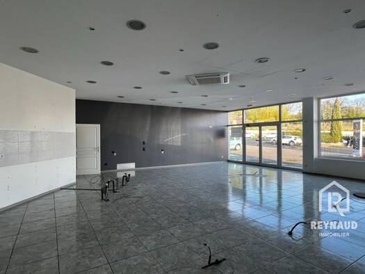 Local commercial à louer 1 700 € 120 m² de surface de vente Clermont-l'Hérault 34800