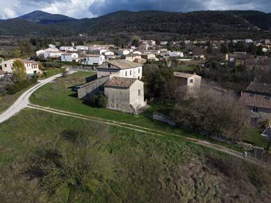 Ferme à vendre 980 000 € 14 pièces 5 chambres 280 m² 5 600 m² de terrain Malaucène 84340