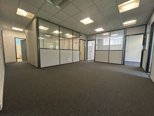 Local commercial à louer 2 200 € 200 m² de surface de vente Saclay 91400