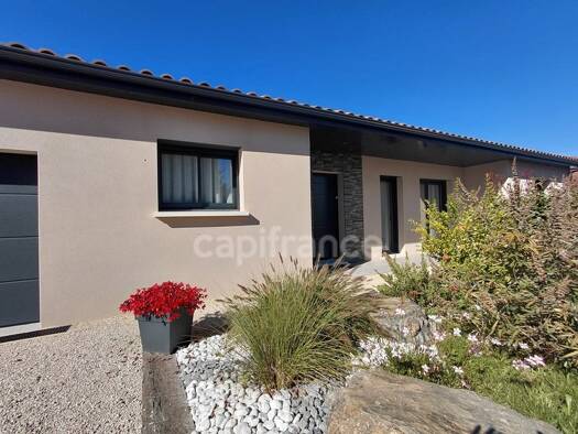 Maison à vendre - Neuf 283 500 € 6 pièces 3 chambres 105 m² 745 m² de terrain Maurs 15600