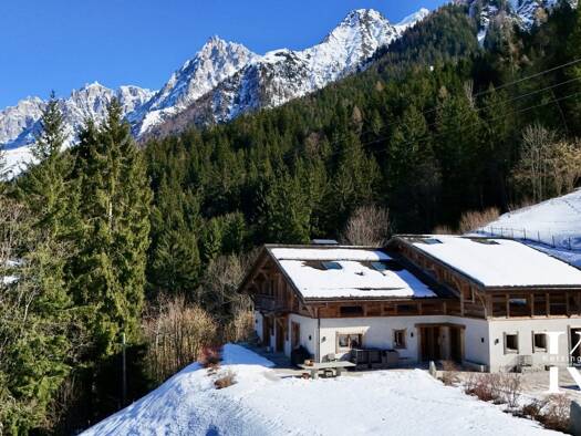 Chalet à vendre 4 800 000 € 8 pièces 5 chambres 476 m² 19 200 m² de terrain Les Houches 74310