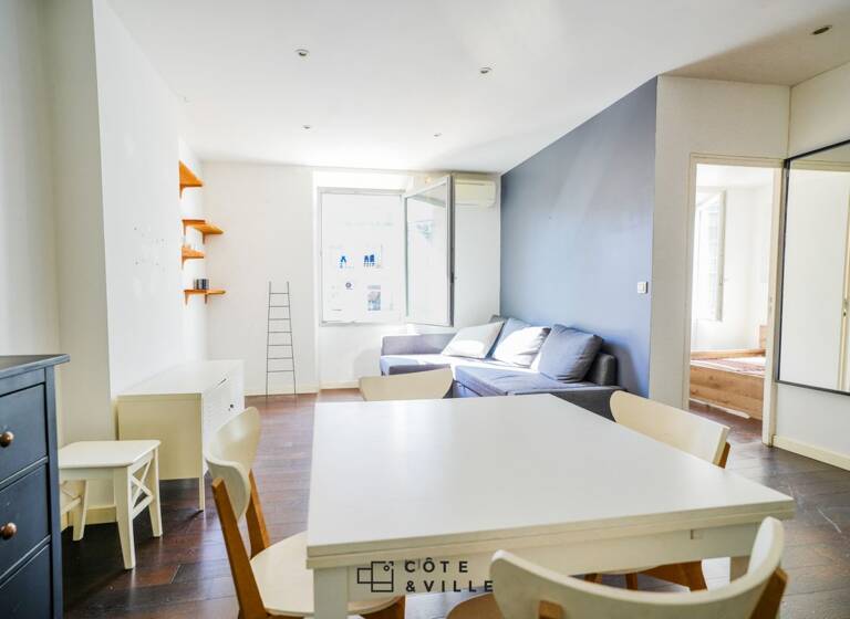 Appartement à vendre 209 500 € 2 pièces 1<br/>chambre 43 m²<br/>superficie Dernier étage, 3/3<br/>étage Marseille 7ème 13007