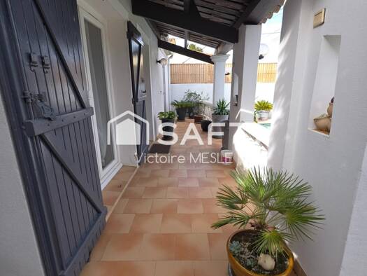 Maison à vendre 365 000 € 4 pièces 3 chambres 93 m² 294 m² de terrain Peripherie Saint-Mitre-les-Remparts 13920