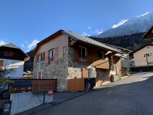 Appartement à louer 970 € 4 pièces 3 chambres 100 m² 1er étage Faverges-Seythenex 74210