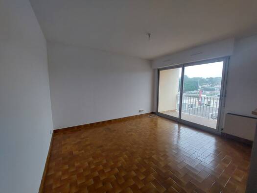Appartement à louer 745 € 3 pièces 2 chambres 55,4 m² Étage 2/9 Camplanier Nîmes 30900