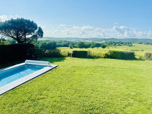 Ferme à vendre 780 000 € 4 chambres 202 m² 3 400 m² de terrain Créon 33670