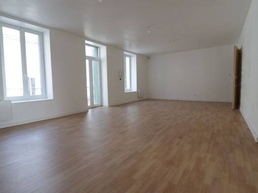 Maison à vendre 150 000 € 5 pièces 3 chambres 160 m² 364 m² de terrain Mauriac 15200