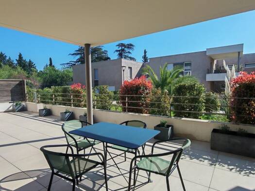 Appartement à louer 950 € 2 pièces 1 chambre 66,1 m² RDC/1 Bellecroix-Pont d'Avignon Villeneuve-lès-Avignon 30400