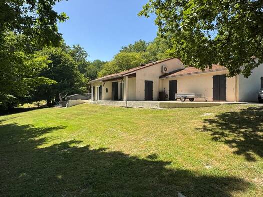 Maison à vendre 336 000 € 7 pièces 5 chambres 159,67 m² 4 332 m² de terrain Targon 33760
