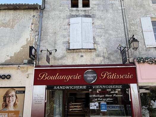 Local commercial à louer 1 250 € 200 m² de surface de vente Saint-Jean-d'Angély 17400