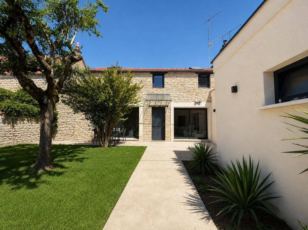 Maison ancienne T 5 - entièrement rénovée - 3 chambres- cave- ga — 2
