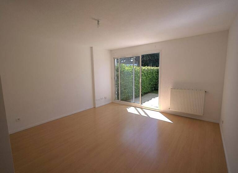 Appartement à louer 830 € RDC/1<br/>étage Vosne-Etete Noire Neuville sur Saone 69250