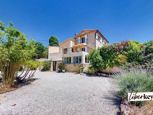 Villa à vendre 495 000 € 4 pièces 3 chambres 135 m² 920 m² de terrain Berre-les-Alpes 06390