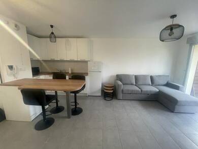 Appartement à louer 1 300 € 2 pièces 1 chambre 38,7 m² RDC Ouest Saint-Genis-Pouilly 01630