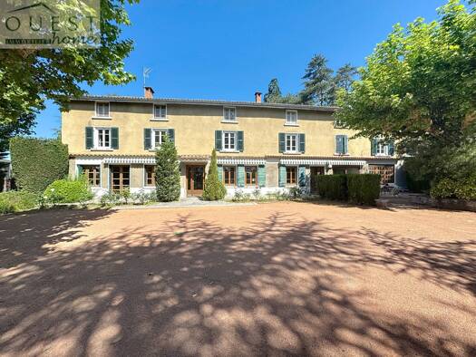 Villa à vendre 1 080 000 € 10 pièces 7 chambres 330 m² 1 370 m² de terrain Charbonnieres les Bains 69260