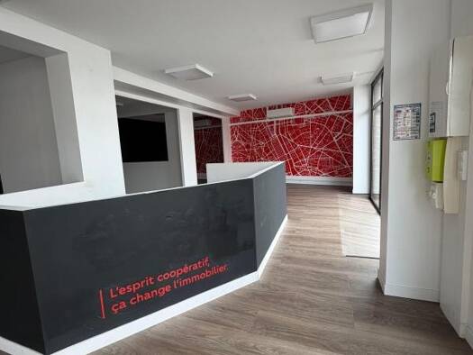 Local commercial à louer 2 600 € 240 m² de surface de vente Centre Ville Saint-Quentin 02100