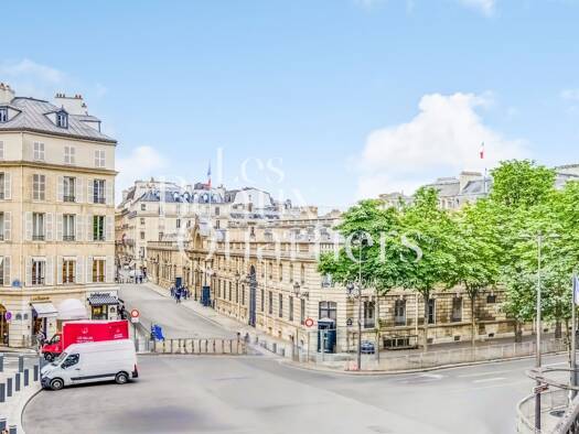 Appartement à vendre 1 100 000 € 2 pièces 1 chambre 70,26 m² Étage 2/6 Elysées-Madeleine Paris 8ème arrondissement 75008
