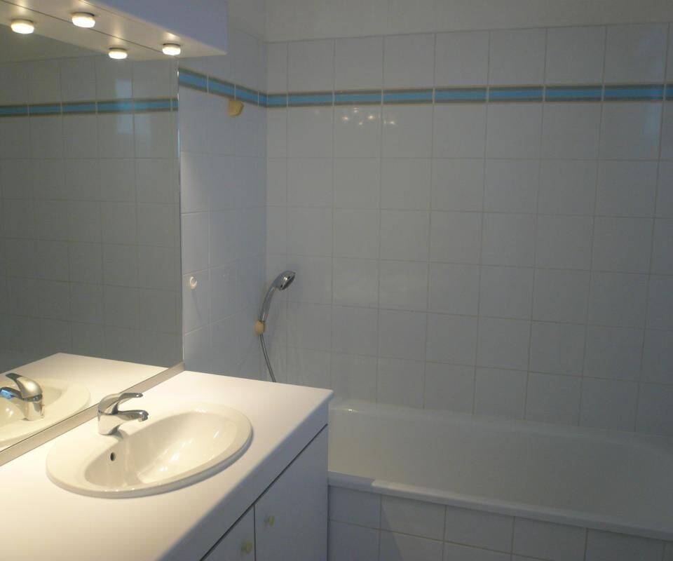 Appartement - 4ème étage - 70 m2 - 3 pièces - Vide — 6