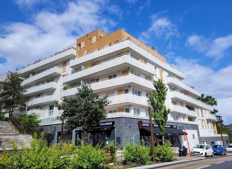 Appartement à louer 1 410 € 3 pièces 2<br/>chambres 69,6 m²<br/>superficie 1er<br/>étage Division Leclerc Châtenay-Malabry 92290