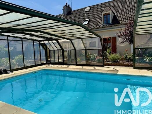 Maison de ville à vendre 199 900 € 6 pièces 5 chambres 221,3 m² 853 m² de terrain Périphérie du Centre Ville Saint-Amand-Montrond 18200