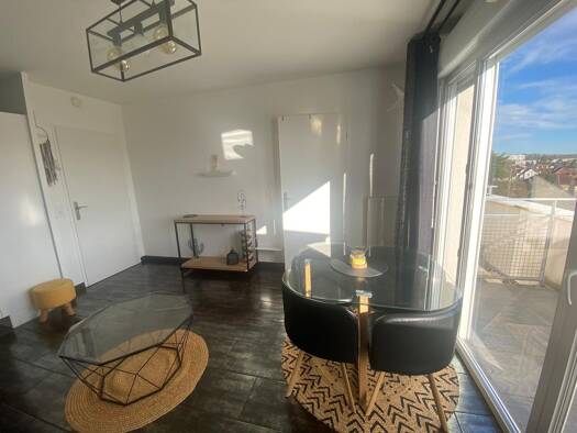 Appartement à louer 800 € 2 pièces 1 chambre 41,3 m² Étage 5/5 Le Mée-sur-Seine 77350