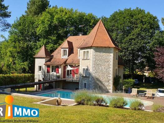Villa à vendre 688 000 € 8 pièces 5 chambres 241 m² 2 660 m² de terrain Chancelade 24650