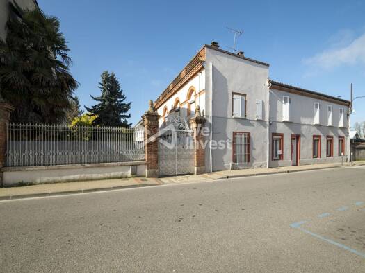 Maison à vendre 598 000 € 10 pièces 6 chambres 330 m² Centre Ville Castelsarrasin 82100