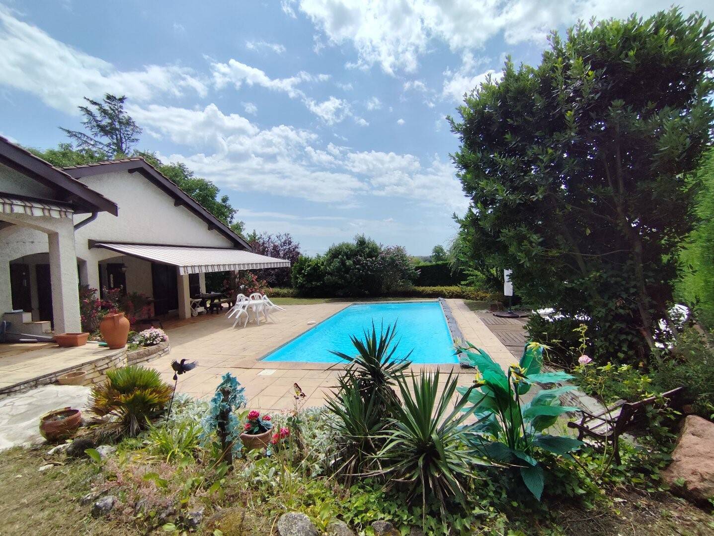 Maison à vendre, 166m², SAINT GENIS LES OLLIERES