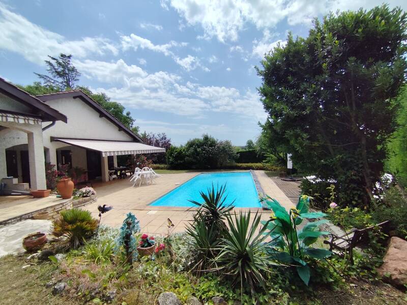 Maison à vendre, 166m², SAINT GENIS LES OLLIERES
